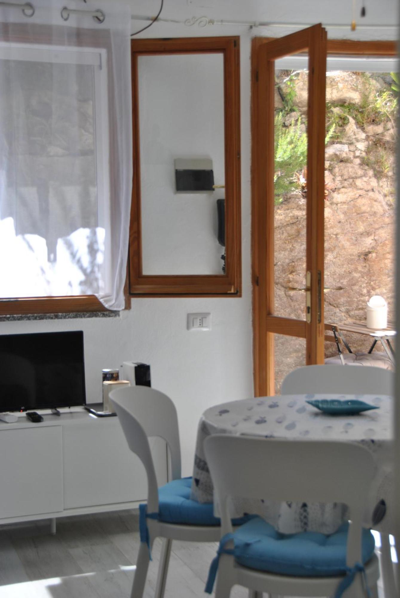 Casa Vacanze Casti - 41 Calasetta Eksteriør bilde